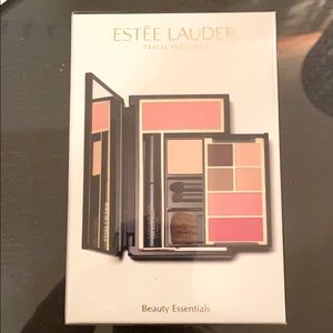 Estée Lauder brand new beauty essentials travelkit
